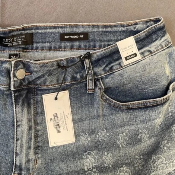 Judy Blue Paisley Bandana Print Mid-Rise Distressed Boyfriend Jeans Plus Sz 24W - Picture 8 of 11